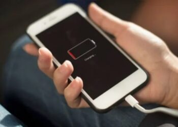 Saiba como escolher e utilizar um carregador de celular ou notebook de outra marca de forma segura