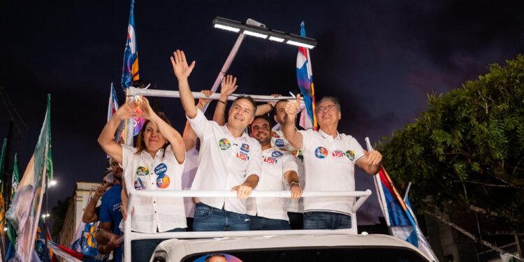 Renan Calheiros participa de caravana em Quebrangulo e homenageia Marcelo Lima